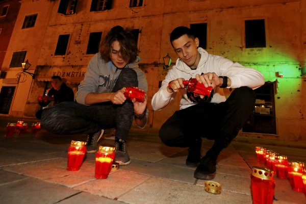 Makarska - počast žrtvama Vukovara i Škabrnje