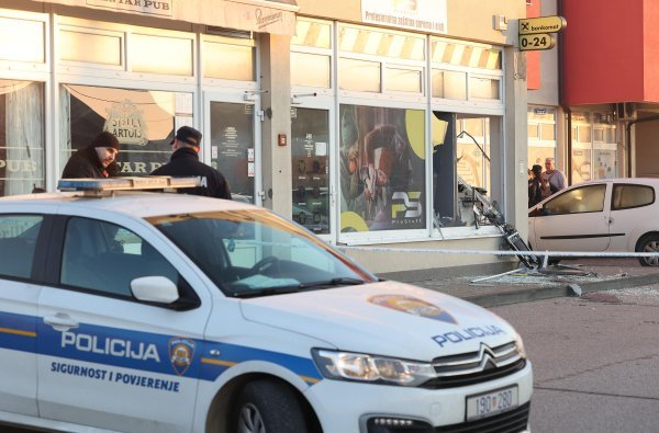 Raznesen bankomat u Klinča Selima