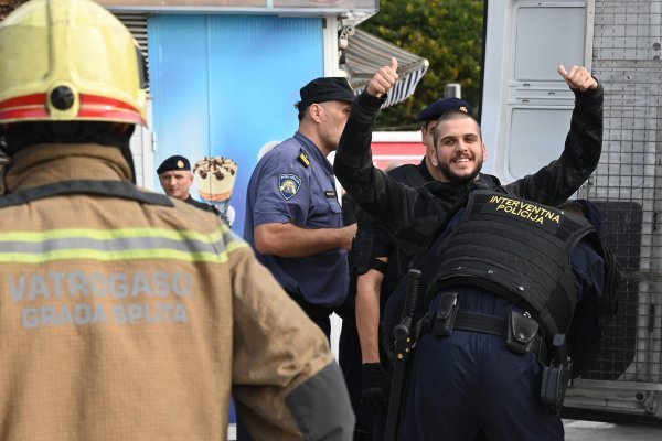 Split: Policijska intervencija prilikom uklanjanja kioska na Rivi 5. listopada