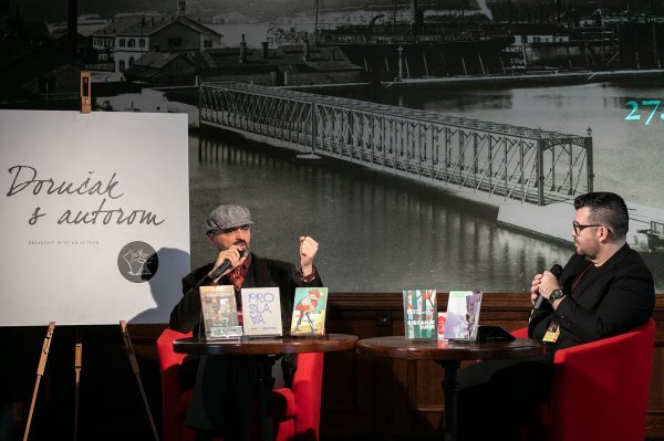 Damir Karakaš na pulskom sajmu knjiga