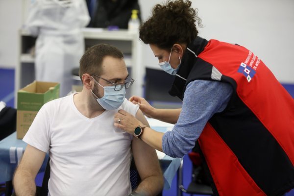 Gradonačelnik grada Zagreba Tomislav Tomašević primio booster dozu cjepiva