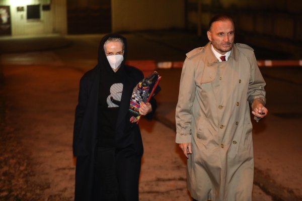 Piruška Canjuga i Ante Nobilo odlaze iz zatvora u Remetincu