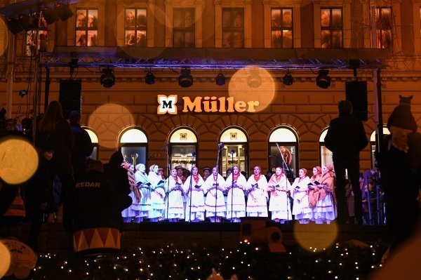 Prva adventska svijeća