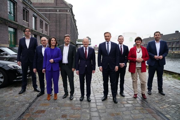 Premijer Olaf Scholz i ministri u budućoj vladi njemačke Semafor koalicije