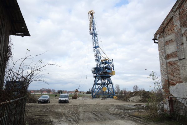 Luka Tranzit za Dan grada Osijeka poklonila Osječanima lučku dizalicu