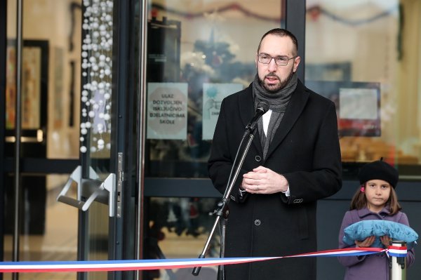 Tomašević otvorio i obišao područnu školu Pongračevo