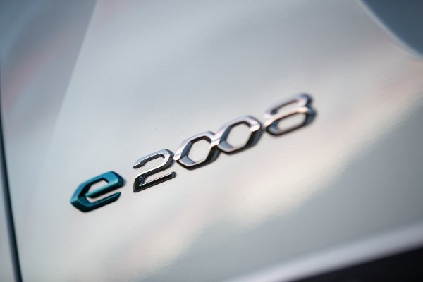 Peugeot e-2008