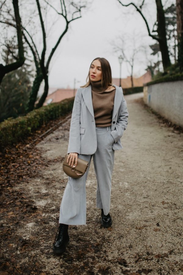 XYZ, MaxMara sako, prije 2.489 kn -30% sada 1.742,30 kn; XYZ, MaxMara hlače, prije 1.389 kn -30% sada 972,30 kn; XYZ, Furla torba, prije 2.899,00 -30% sada 2.029,30 kn