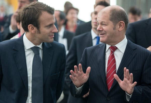 Arhiva, iz vremena kada je Emmanuel Macron bio ministar, a Scholz gradonačelnik Hamburga