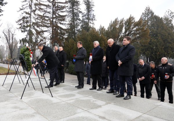 Plenković položio vijenac u povodu 22. obljetnice smrti Franje Tuđmana