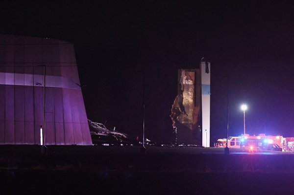 Tornado uništio skladište Amazona u Edwardsvilleu, Ilinois