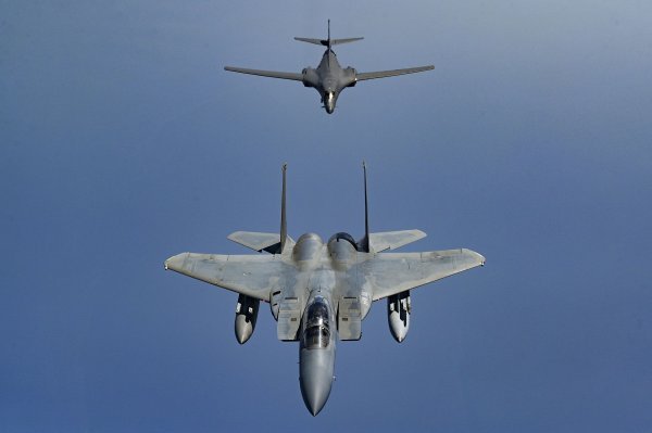Izraelski lovci na vježbi s američkim bombarderima B1