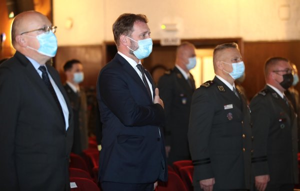 Ministar Banožić uručio vojna priznanja povodom Dana HRZ-a