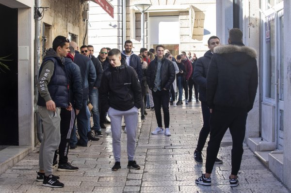 Veliki red za kupnju ulaznica za utakmicu Hajduk - Osijek