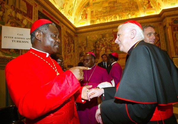 Kardinali Peter Turkson i Joseph Ratzinger