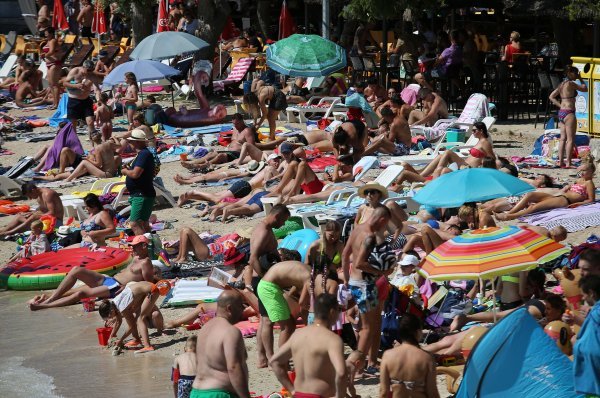 Gužva na murterskim plažama u ljeto 2021.