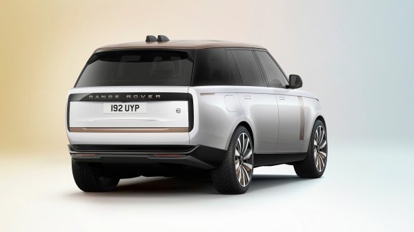 Range Rover LWB SV Serenity iz 2021. s premijere 5. generacije luksuznog SUV-a s motorom s unutarnjim izgaranjem