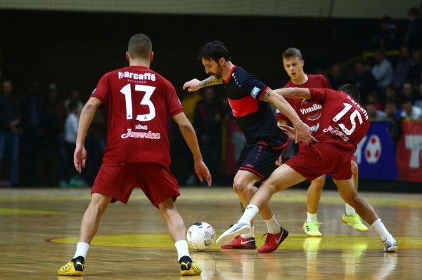 Polufinalna utamica malonogometnog turnira 'Četiri kafića', Vivas - Antique