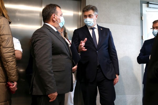 Plenković s kolegama obišao Opću bolnicu dr. Ivo Pedišić u Sisku