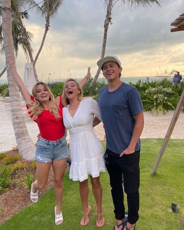 Ava, Deacon i Reese Witherspoon