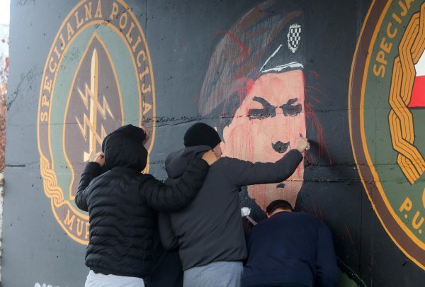 Mural Mihajlu Hrastovu zaliven crvenom bojom