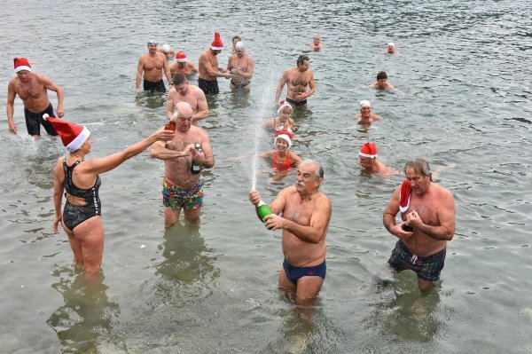 Novogodišnje kupanje u Puli