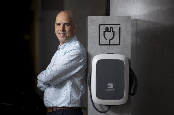 César Méndez, voditelj Hybrid R&D u Seat-u, ističe da je 'prednost PHEV-a to što ne ovise o motoru s unutarnjim izgaranjem kako bi baterija bila napunjena.'