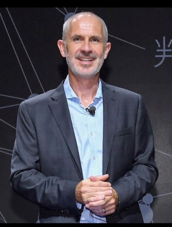 Jim Rowan 21. ožujka 2022. nastupa kao izvršni direktor i predsjednik Volvo Cars-a