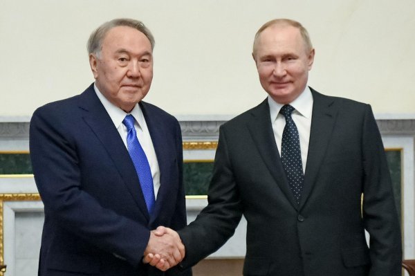 Bivši predsjednik Kazahstana Nursultan Nazarbajev i ruski predsjednik Vladimir Putin u zadnjim danima 2021. godine