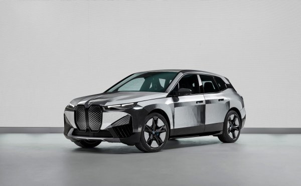 BMW iX Flow s E Ink može mijenjati svoju nijansu boje na zahtjev vozača na CES-u 2022