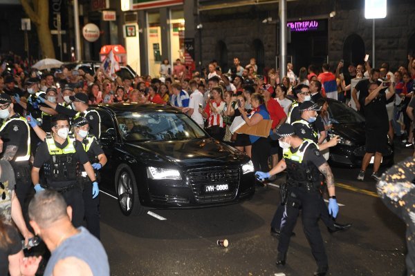 Policija vs fanovi Đokovića
