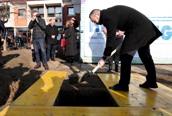 Gradonačelnik Tomašević položio kamen temeljac za dogradnju OŠ Ante Kovačića u Španskom