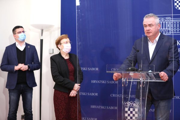 Klub zastupnika Socijaldemokrata o temi "Prijeti li hrvatskim građanima dužničko ropstvo..."