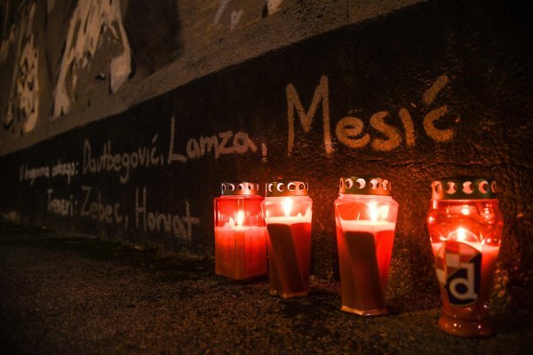 Bad Blue Boysi zapalili lampione povodom smrti Stjepana Lamze