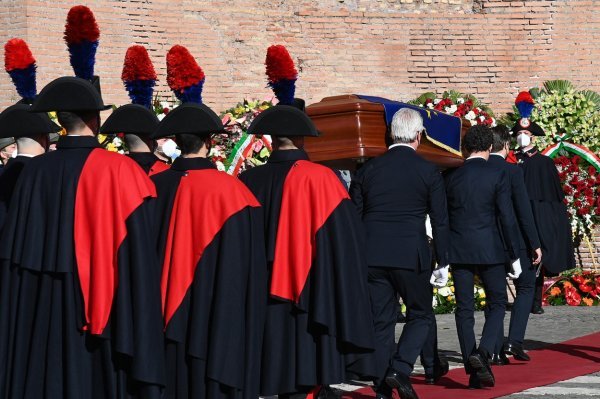 Pogreb Davida Sassolija