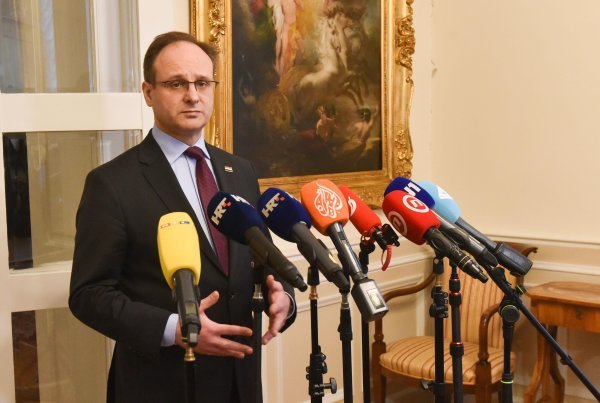 Zagreb: Predstojnik Ureda premijera Zvonimir Frka Petešić dao je izjavu o obnovi stana