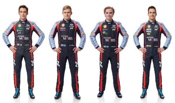 Hyundai Motorsport tim za sezonu FIA WRC 2022: vozači Thierry Neuville, Ott Tänak, Oliver Solberg i Dani Sordo (slijeva na desno)