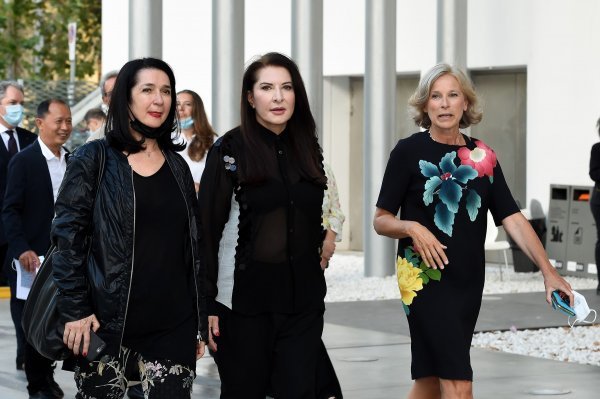 Marina Abramović, Zdenka Badovinac i Giovanna Melandri, predsjednica Fondacije MAXXI u Rimu