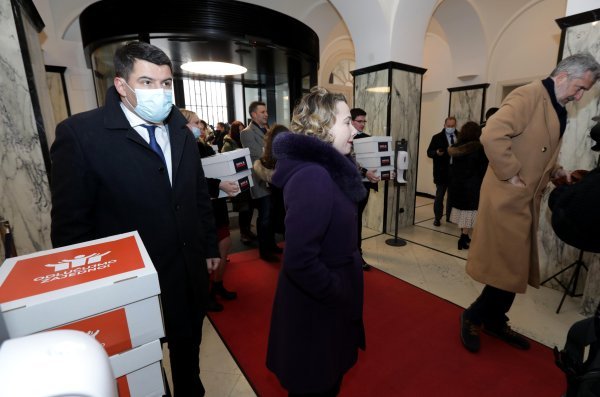 Most predao potpise za referendum
