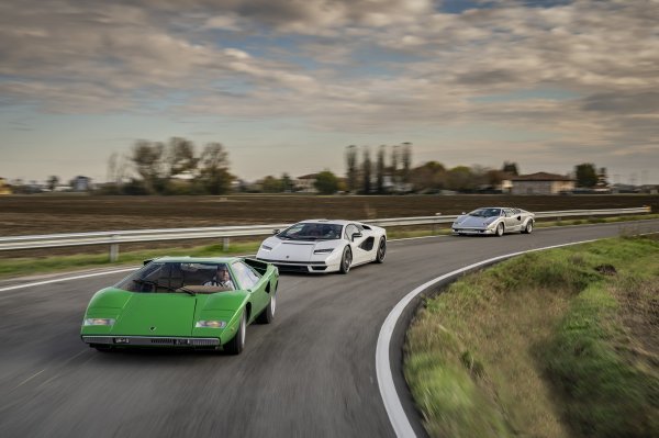 Lamborghini Countach LPI 800-4, Countach LP 400 i posljednji proizveden model Countach 25th Anniversary