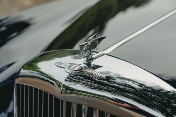 Bentley 'Flying B' ornament na prednjoj haubi