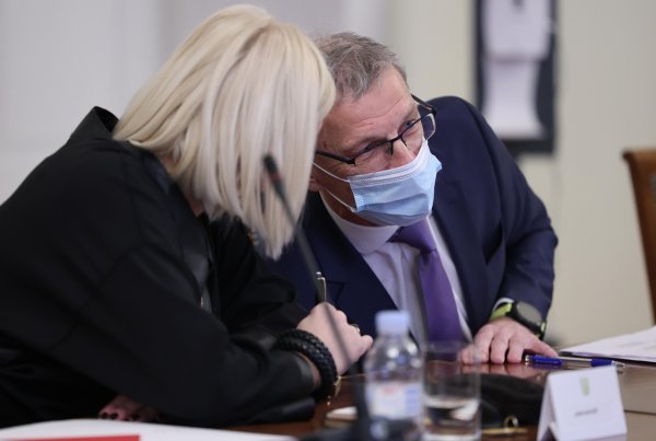 Guverner Boris Vujčić odgovarao o trgovanju povlaštenim informacijama Odboru za financije i državni proračun