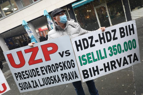 Prosvjed ispred hrvatskog veleposlanstva u Sarajevu