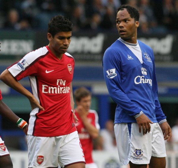 Eduardo da Silva (Arsenal) i Jolean Lescott (Everton)
