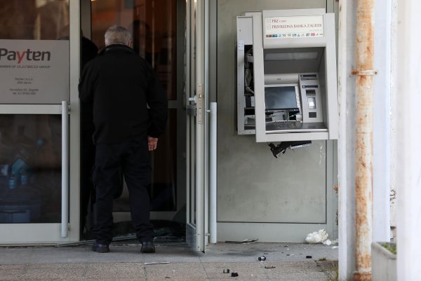 Zagreb: Raznesen bankomat u Dubravi