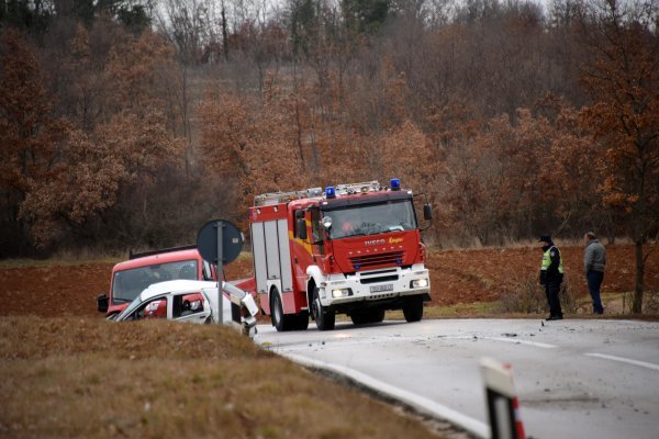 Jedna osoba poginula u sudaru tri vozila nedaleko od Pazina