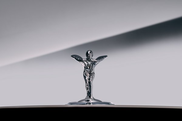 Rolls-Royce preoblikovao Spirit of Ecstasy