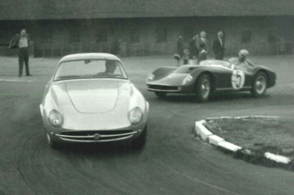 Obje verzije, Škode 1100 OHC i Škode 1100 OHC Coupé (na utrci u Pragu, 1960.)
