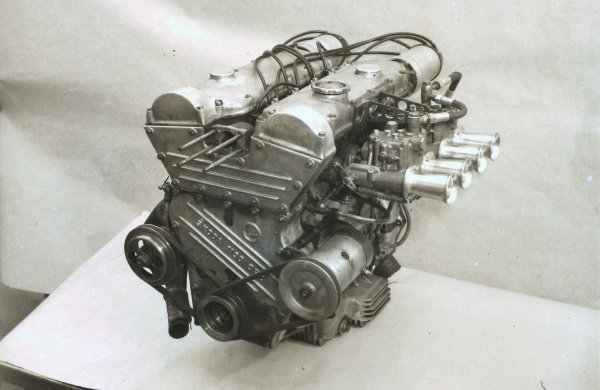 Atmosferski motor od 1100 cm³: tehnički napredan i vizualno atraktivan