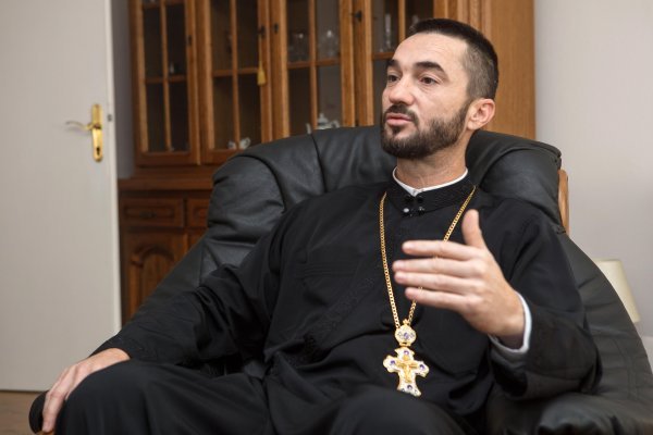 Protojerej-stavrofor Saša Kuzmanović u vukovarskoj crkvi Sv. Nikole